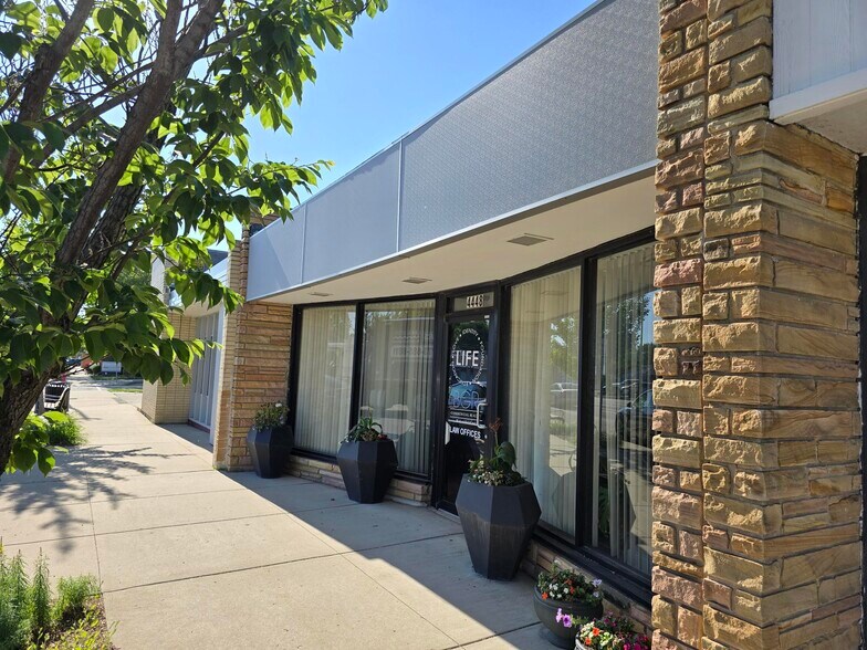 4448 Oakton St, Skokie, IL à vendre - Photo de l’immeuble – Image 3 sur 30
