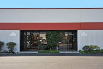 9001 Oso Ave, Chatsworth, CA à louer Photo de l’immeuble– Image 1 sur 4