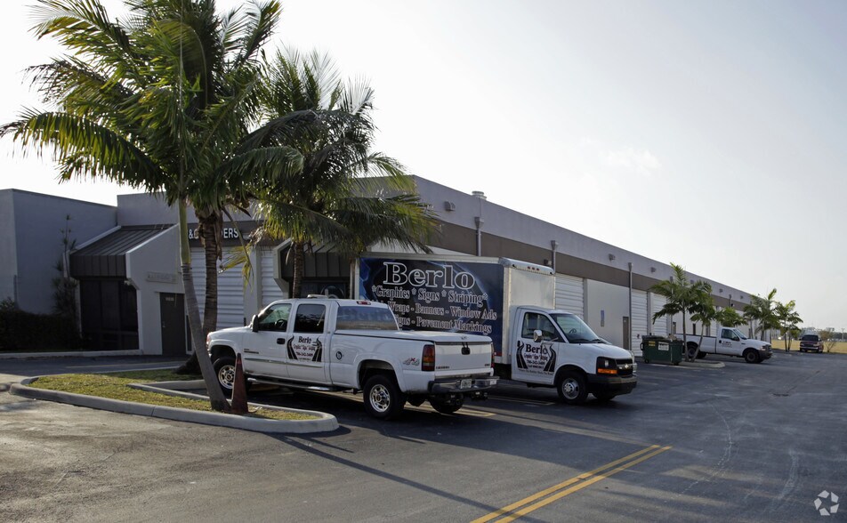 10852 SW 188th St, Cutler Bay, FL à louer - Photo de l’immeuble – Image 3 sur 7