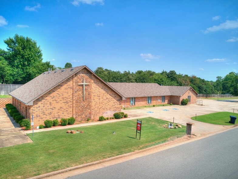 13812 Scott St, Edmond, OK à vendre - Photo de l’immeuble – Image 2 sur 52