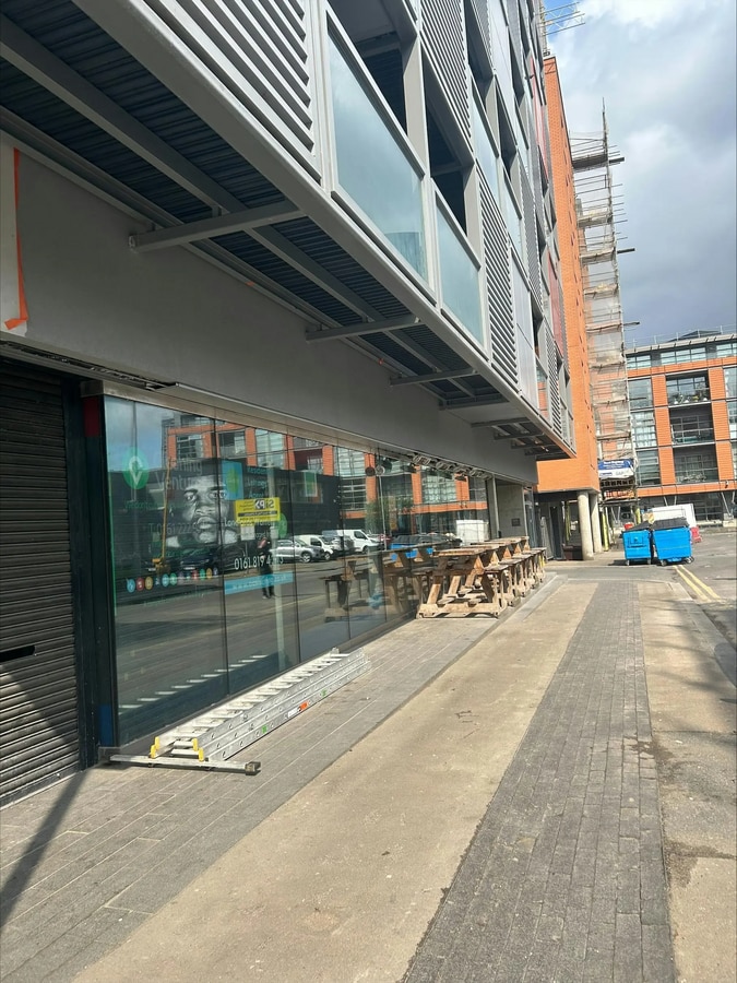 Ellesmere St, Manchester, GTM M15 4JY - Lot 1 - - Photo intérieure - Image 1 of 2