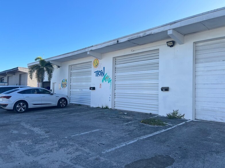 704-718 NW 6th Ave, Fort Lauderdale, FL à louer - Photo principale – Image 1 sur 1
