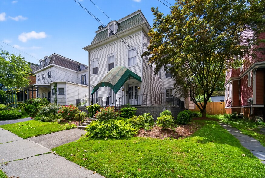 59 Montgomery St, Poughkeepsie, NY à vendre - Photo de l’immeuble – Image 2 sur 38