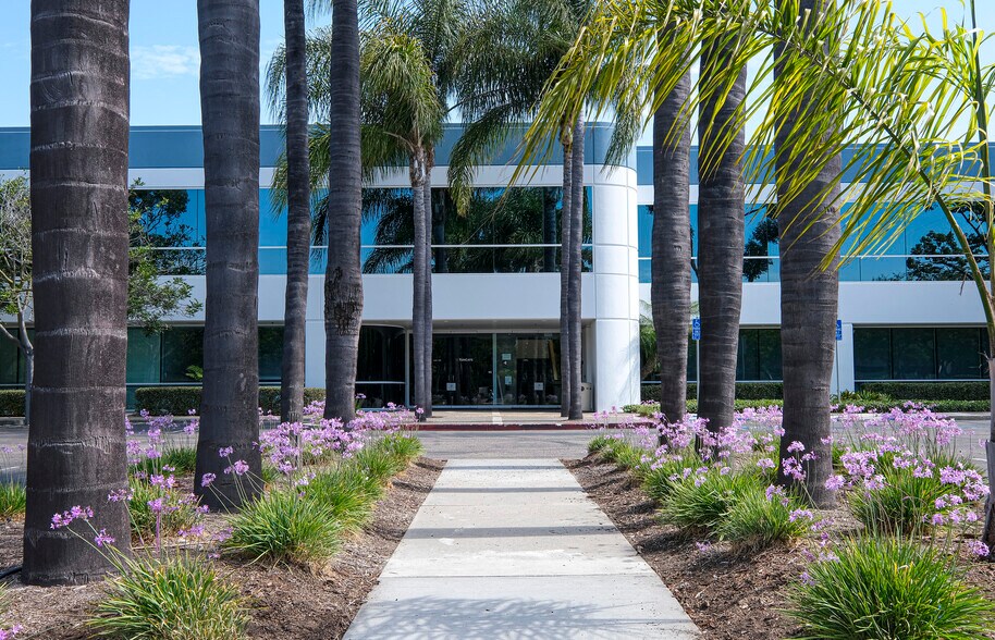 120 Cremona Dr, Goleta, CA à louer - Photo principale – Image 1 sur 9
