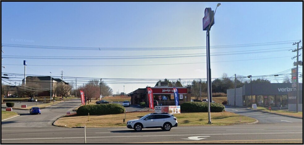 2240 N Charles G Seivers Blvd, Clinton, TN à louer - Photo de l’immeuble – Image 3 sur 6