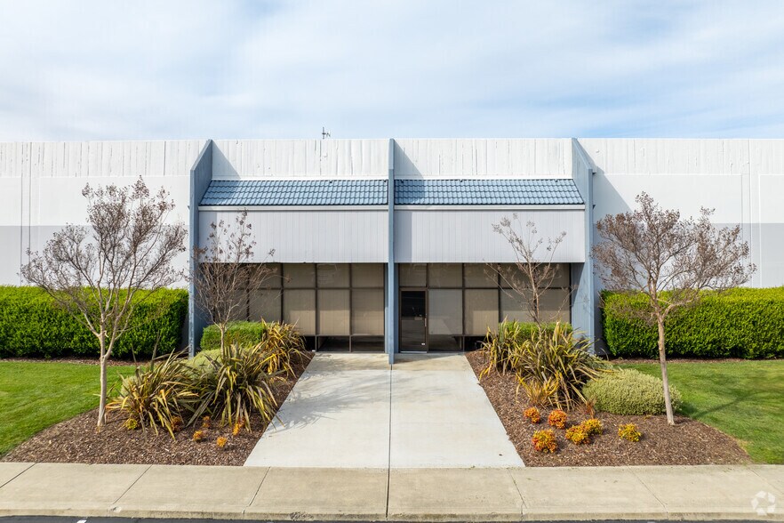 1740-1760 Enterprise Blvd, West Sacramento, CA à louer - Photo de l’immeuble – Image 2 sur 10