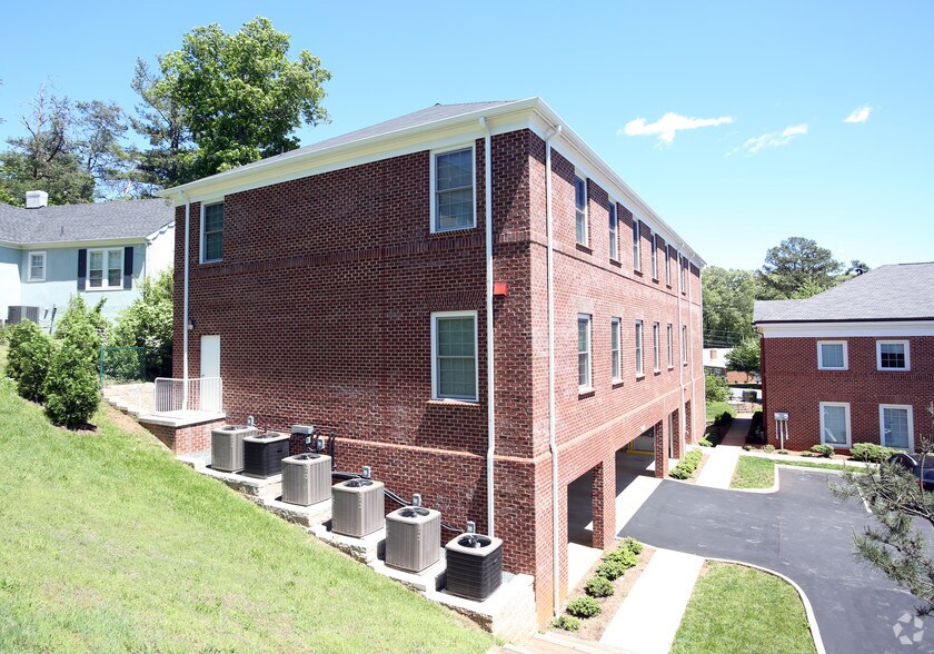 1024 Carrington Pl, Charlottesville, VA à louer - Photo principale – Image 1 sur 9