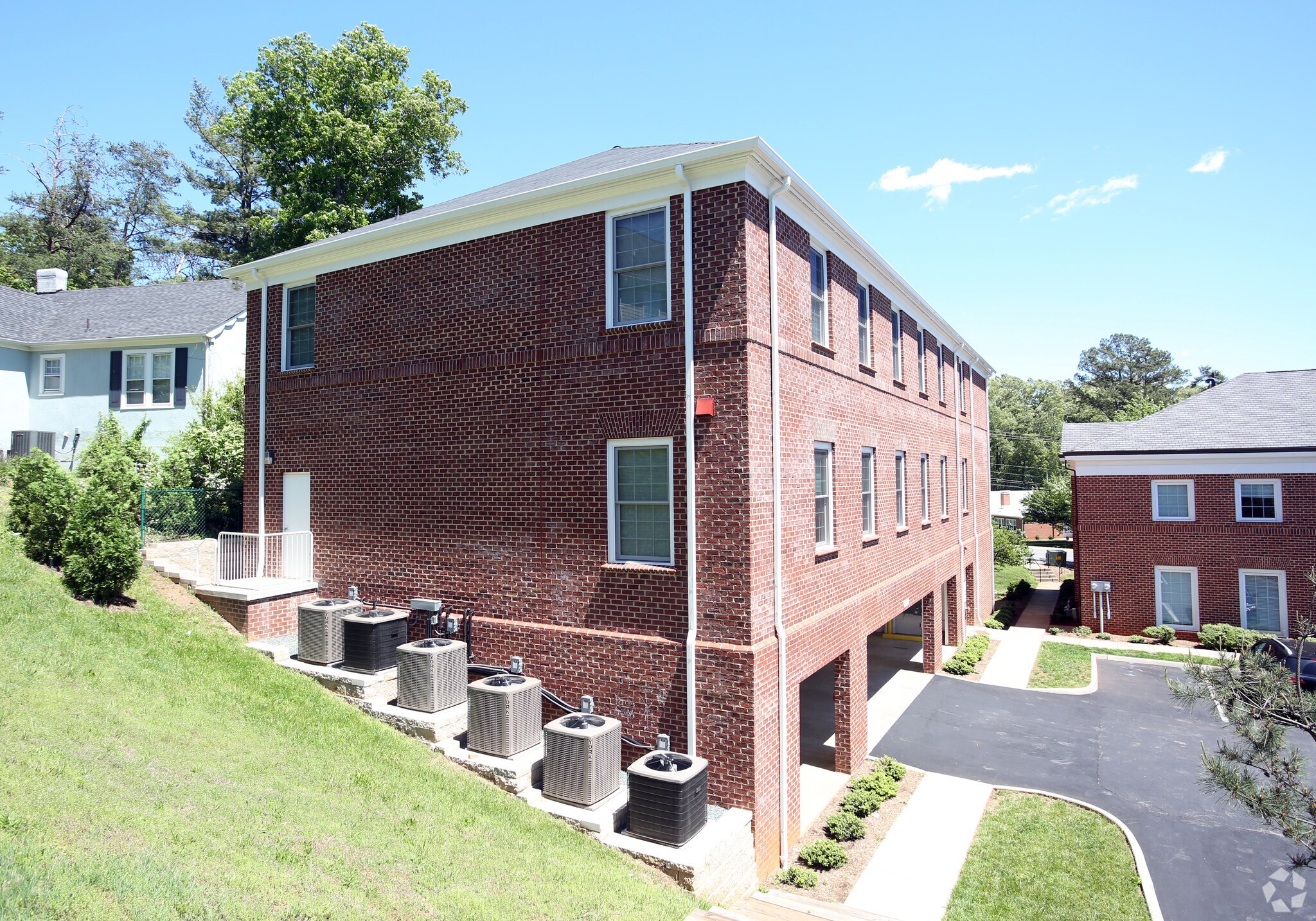 1024 Carrington Pl, Charlottesville, VA à louer Photo principale– Image 1 sur 10