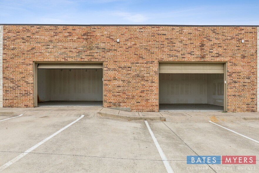 198 Brothers Blvd, Red Oak, TX à louer - Photo de l’immeuble – Image 3 sur 10
