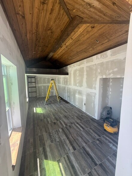 14 Utility Dr, Palm Coast, FL à louer - Photo de l’immeuble – Image 3 sur 32