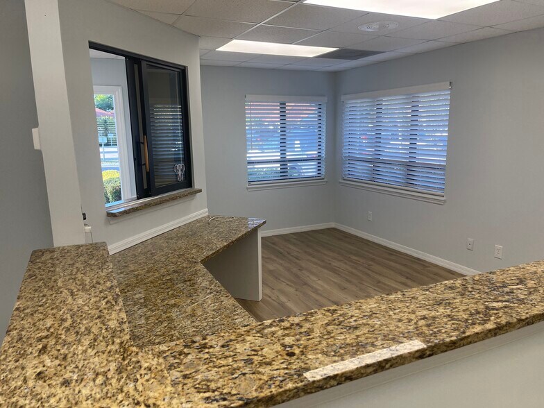12640 World Plaza Ln, Fort Myers, FL à louer - Photo de l’immeuble – Image 2 sur 23