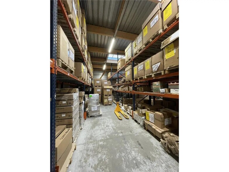 Local d’activités dans Fondettes à louer - Photo intérieure – Image 2 sur 15