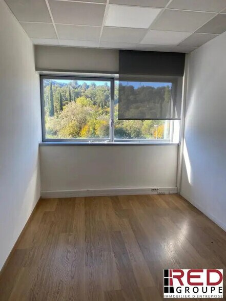 Bureau dans Aubagne à louer - Photo de l’immeuble – Image 2 sur 5