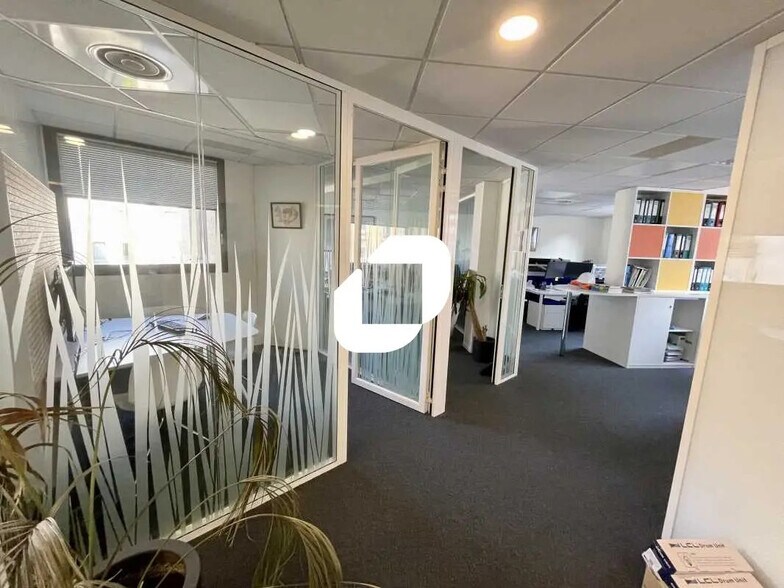 Bureau dans Boulogne-Billancourt à louer - Photo de l’immeuble – Image 3 sur 30