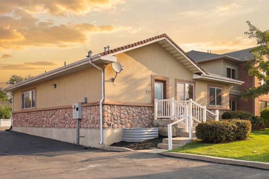 177 E Fort Union Blvd, Midvale, UT à vendre - Photo de l’immeuble – Image 2 sur 15