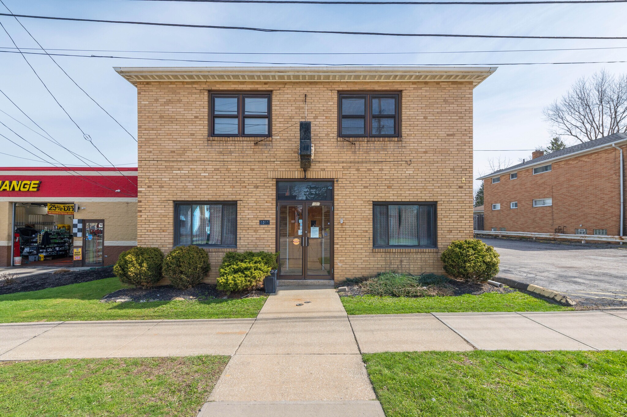 5203 Turney Rd, Garfield Heights, OH à vendre Photo principale– Image 1 sur 45