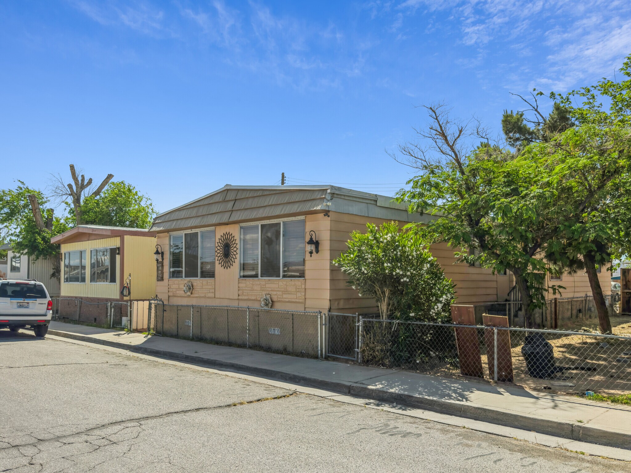 535 W Atkins Ave, Ridgecrest, CA à vendre Photo principale– Image 1 sur 41