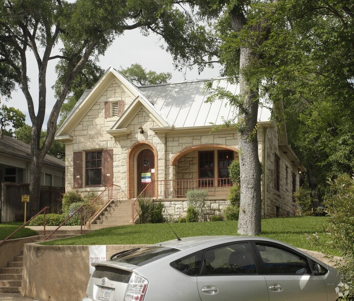 2404 Lake Austin Blvd, Austin, TX à louer - Photo de l’immeuble – Image 2 sur 28