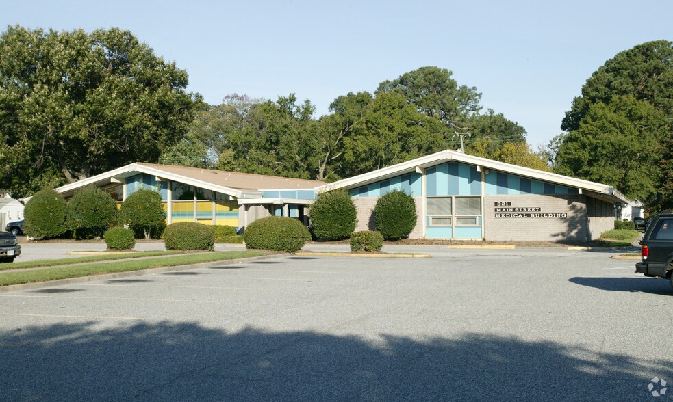 321 Main St, Newport News, VA à louer - Photo de l’immeuble – Image 2 sur 17