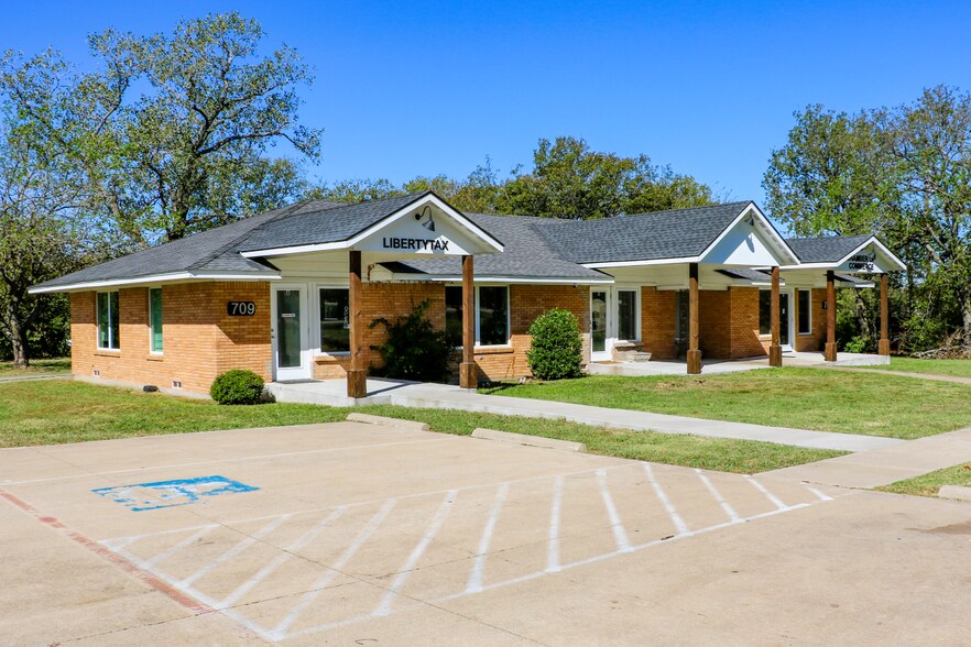 709 N Powell Pky, Anna, TX à louer - Photo de l’immeuble – Image 3 sur 4