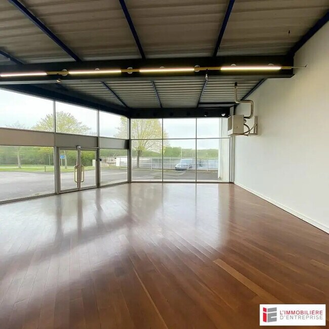 Plus de détails pour Local commercial à louer