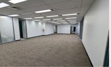 10464 Mayfield Rd NW, Edmonton, AB à louer Photo intérieure– Image 2 sur 4