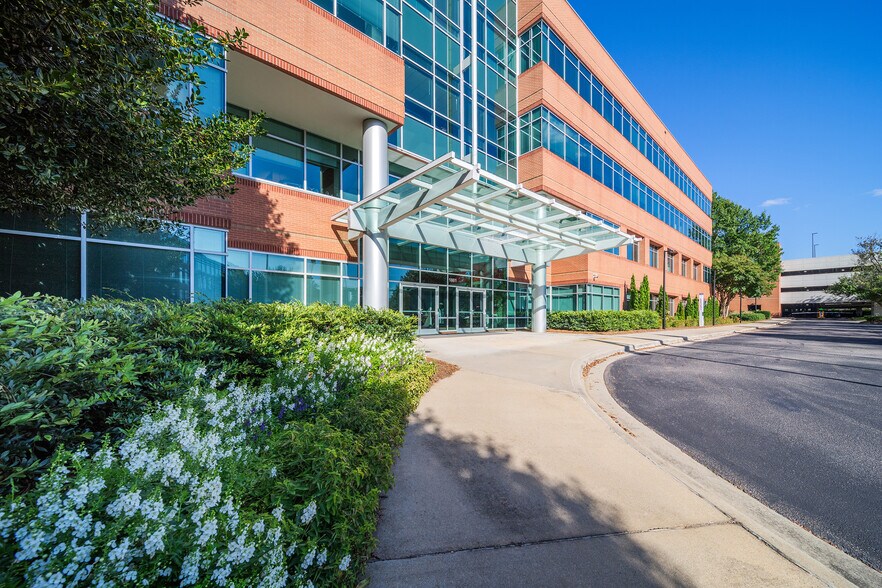 1801 Varsity Dr, Raleigh, NC à louer - Photo de l’immeuble – Image 2 sur 13