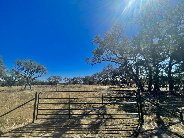 0000 State Highway 16 S, Pipe Creek, TX à vendre - Photo principale – Image 1 sur 18
