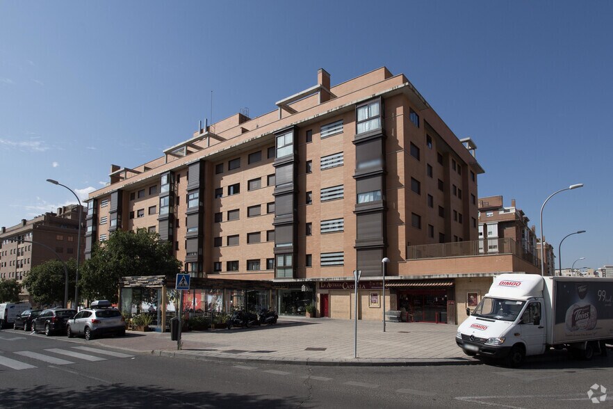 Immeuble residentiel dans Madrid, Madrid à vendre - Photo de l’immeuble – Image 2 sur 2