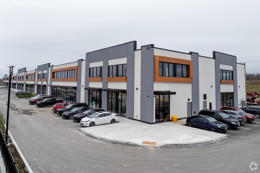 175 Melvin Robson Av, Aurora, ON à vendre - Photo principale – Image 1 sur 2