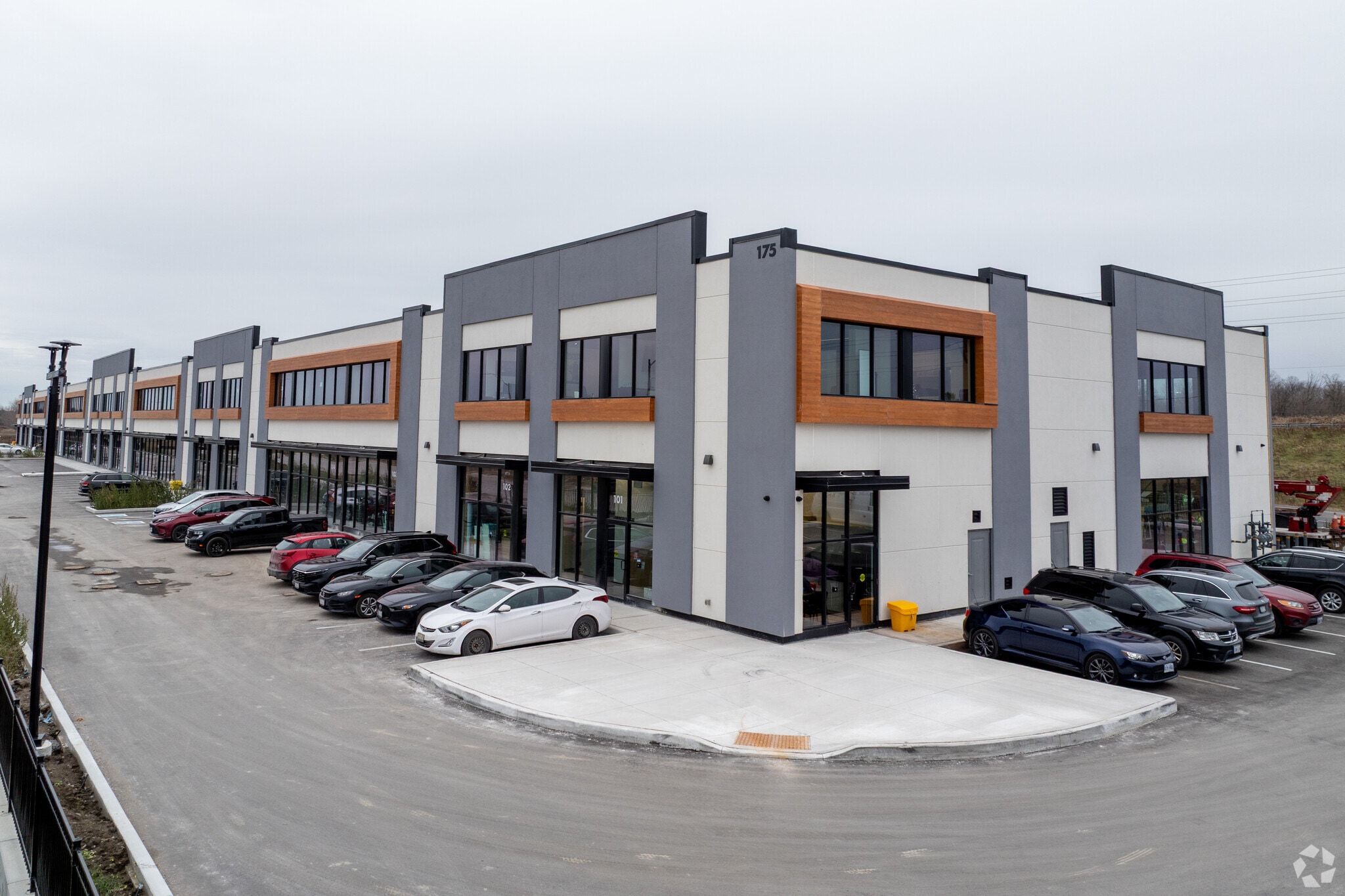 175 Melvin Robson Av, Aurora, ON à vendre Photo principale– Image 1 sur 3