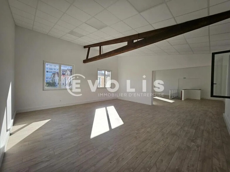 Bureau dans Cachan à louer - Photo de l’immeuble – Image 3 sur 14