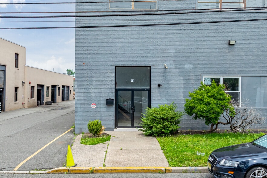 41 Bancker St, Englewood, NJ à louer - Photo de l’immeuble – Image 2 sur 18