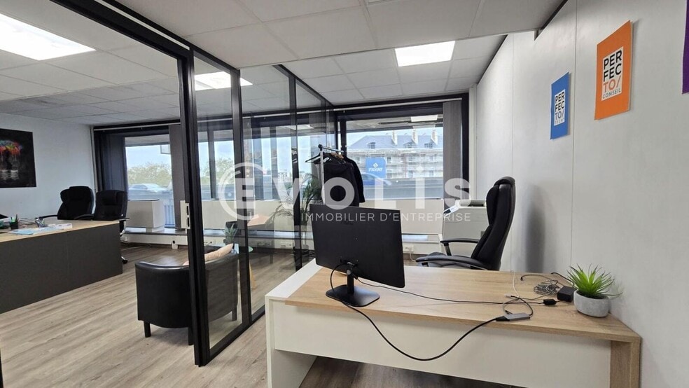 Bureau dans Saint-Cloud à vendre - Photo intérieure – Image 3 sur 9