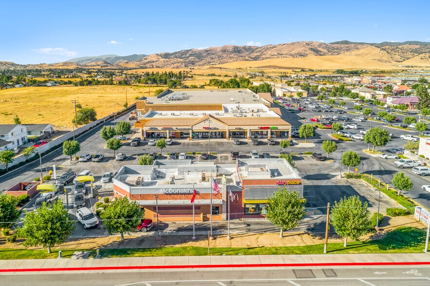 785 Tucker Rd, Tehachapi, CA à vendre - Photo de l’immeuble – Image 2 sur 11
