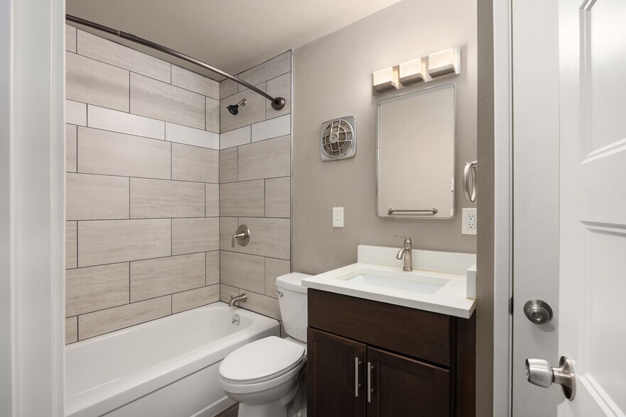 5416 S M St, Tacoma, WA à vendre - Photo de l’immeuble – Image 3 sur 11