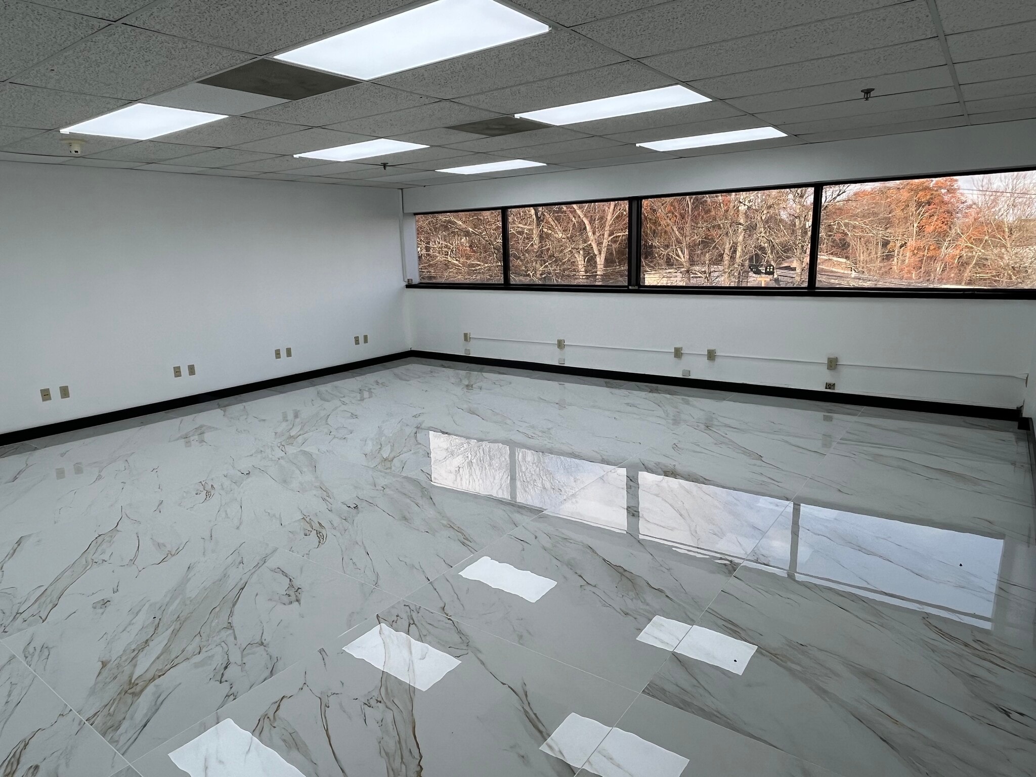 45 Connair Rd, Orange, CT à louer Photo intérieure– Image 1 sur 6