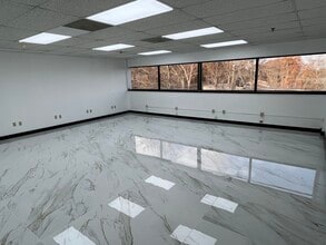 45 Connair Rd, Orange, CT à louer Photo intérieure– Image 2 sur 6