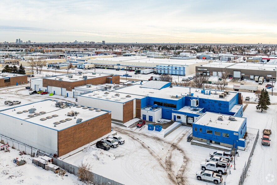 15810 114th Ave NW, Edmonton, AB à louer - Aérien – Image 2 sur 5