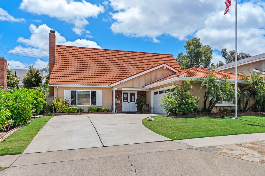 23672 Cavanaugh Rd, Lake Forest, CA à vendre - Photo de l’immeuble – Image 2 sur 6