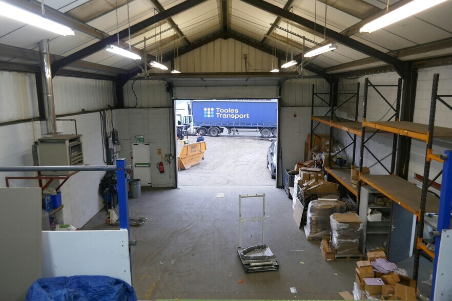 4 Oak Industrial Park, Chelmsford Rd, Dunmow à vendre - Photo de l’immeuble – Image 2 sur 4