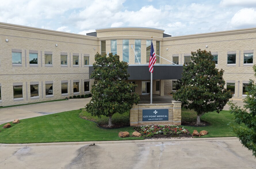 4300 City Point Dr, North Richland Hills, TX à louer - Photo de l’immeuble – Image 1 sur 10
