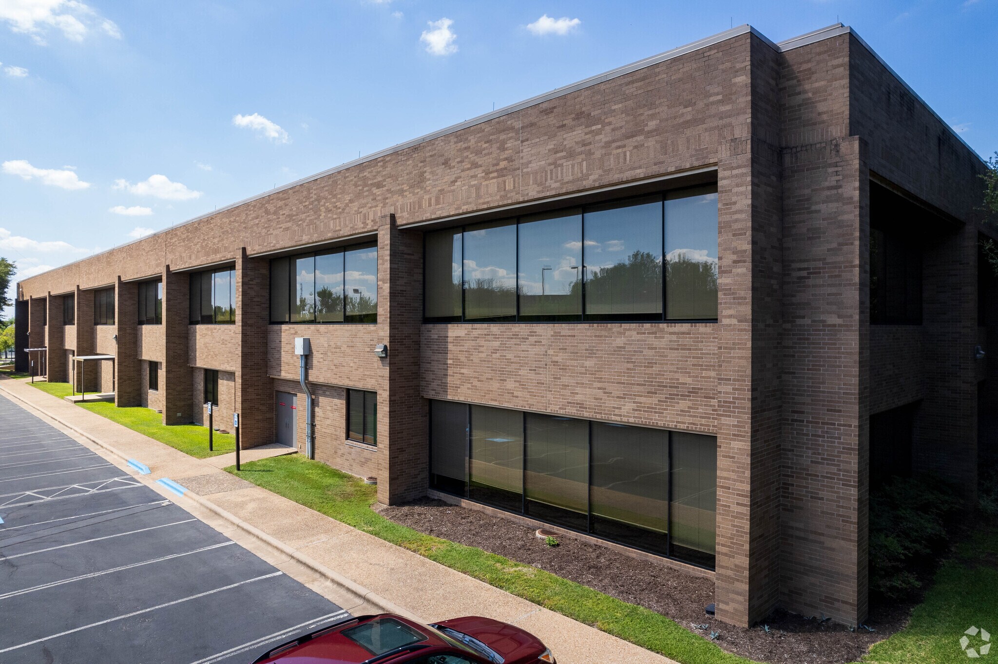 5900 E Ben White Blvd, Austin, TX à louer Photo principale– Image 1 sur 16