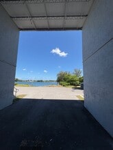 2696 NW 31st Ave, Lauderdale Lakes, FL à louer Photo de l’immeuble– Image 2 sur 9