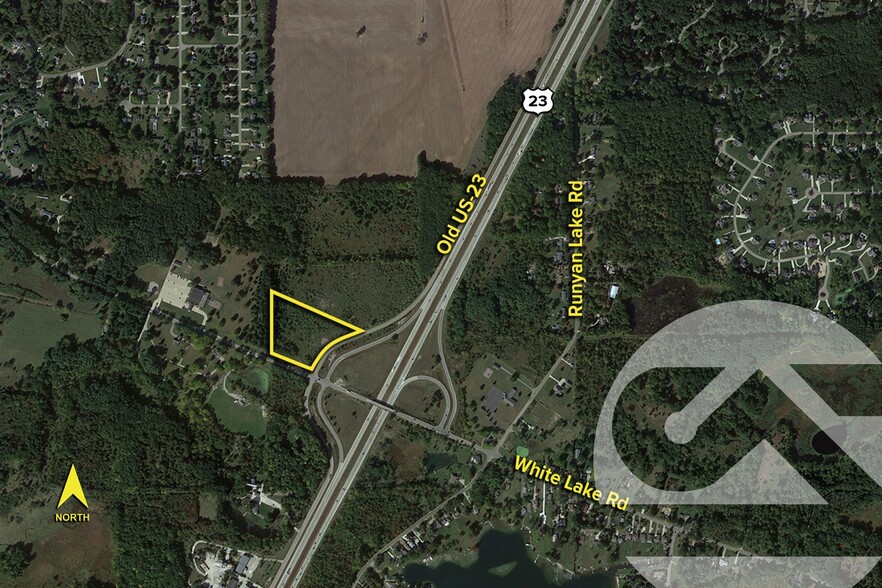 White Lake Rd, Fenton, MI à vendre - Photo principale – Image 1 sur 1