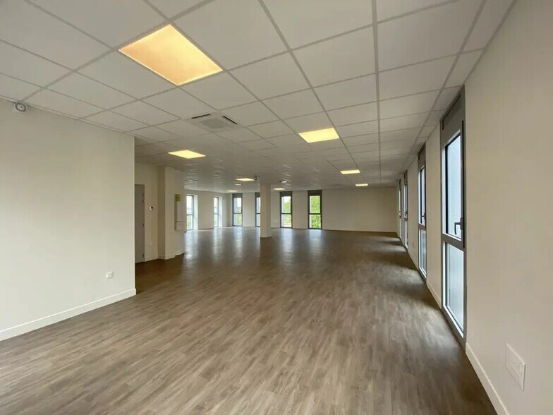 Bureau dans Bretteville-sur-Odon à louer - Photo de l’immeuble – Image 1 sur 8