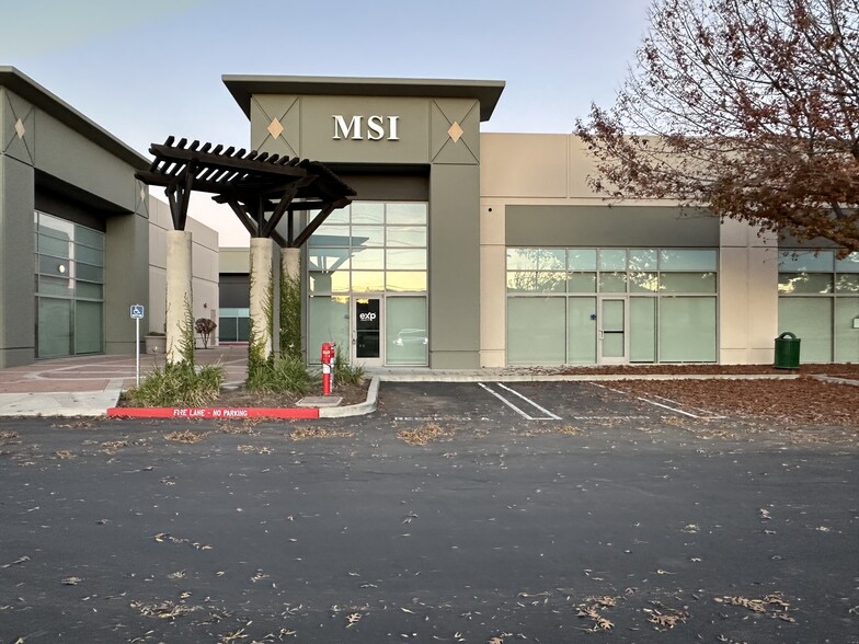 9040 Brentwood Blvd, Brentwood, CA à louer - Photo de l’immeuble – Image 1 sur 6