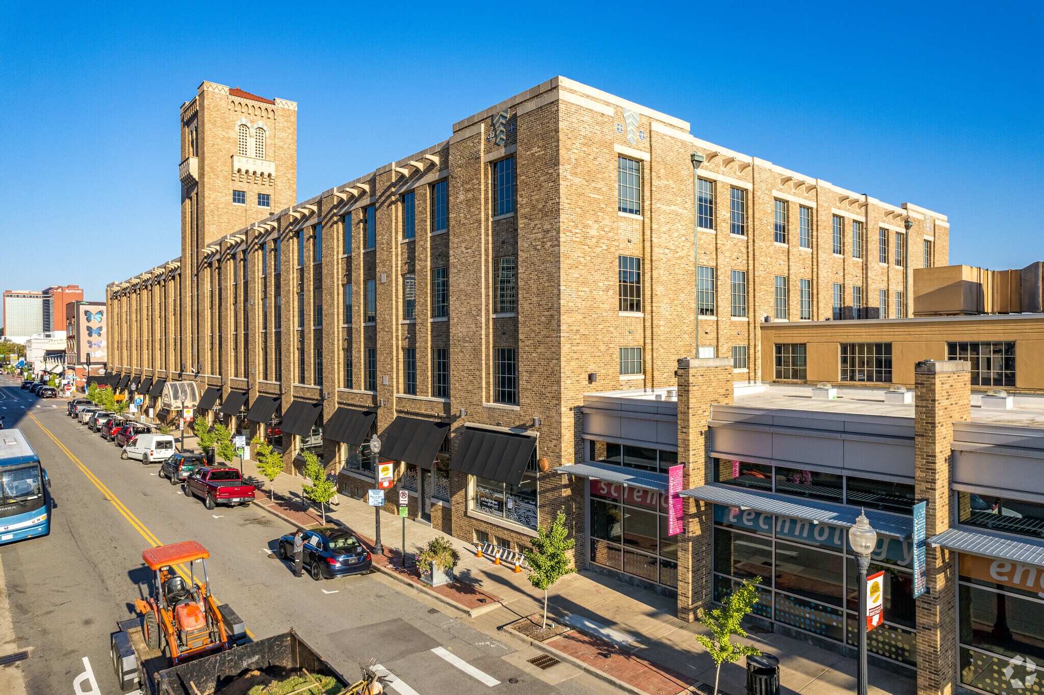 500 President Clinton Ave, Little Rock, AR à louer Photo de l’immeuble– Image 1 sur 8