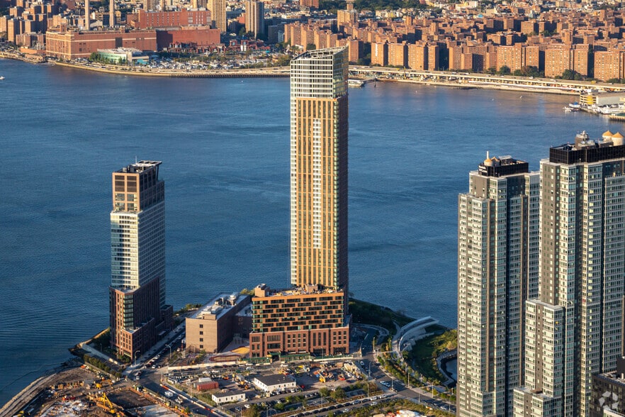 1-15 57th Ave, Long Island City, NY à louer - Photo de l’immeuble – Image 1 sur 5
