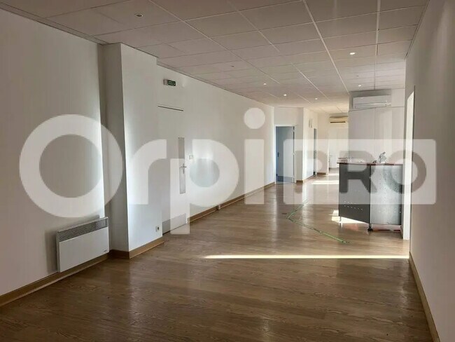 Plus de détails pour Local d’activités à vendre